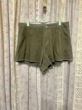 Kori America Olive Raw Hem Flowy Shorts Size L NWT